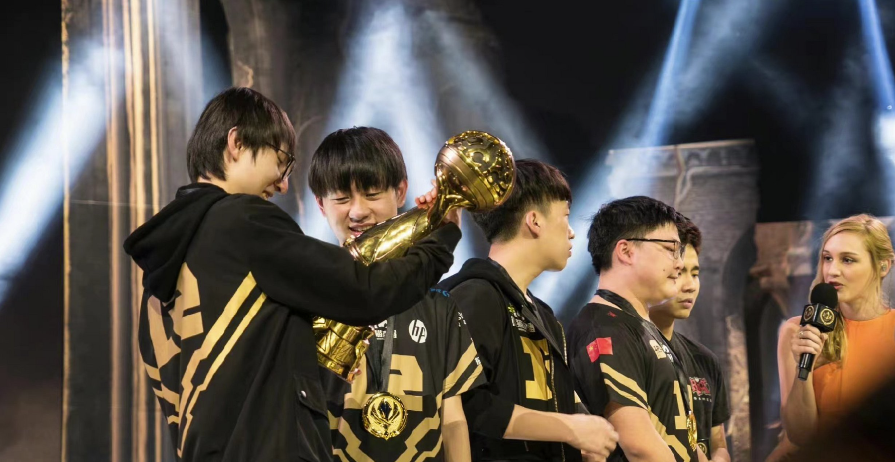 RNG绝杀DFM，Chovy打出惊人五杀宿敌对决2025世界赛，技惊四座的简单介绍