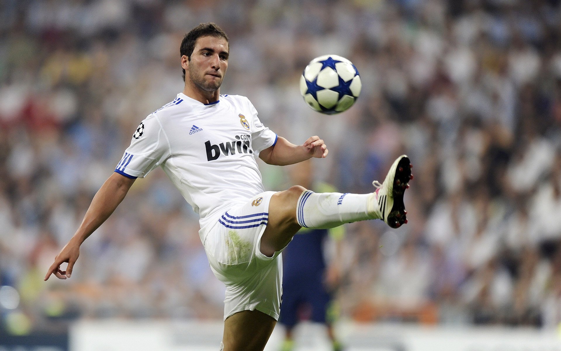 格纳布里扛起全队，玻利维亚对阵秘鲁中的唯一性光芒