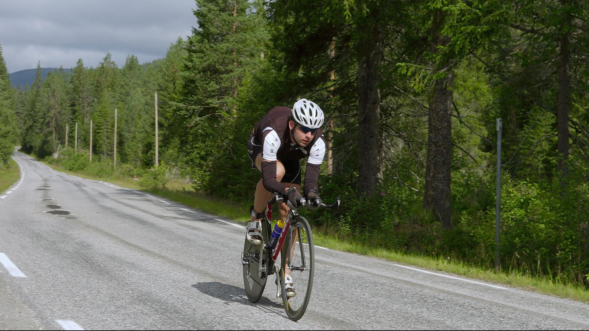 法比尼奥爆发撕裂铁壁，贝蒂斯封锁奥地利背后的战术博弈