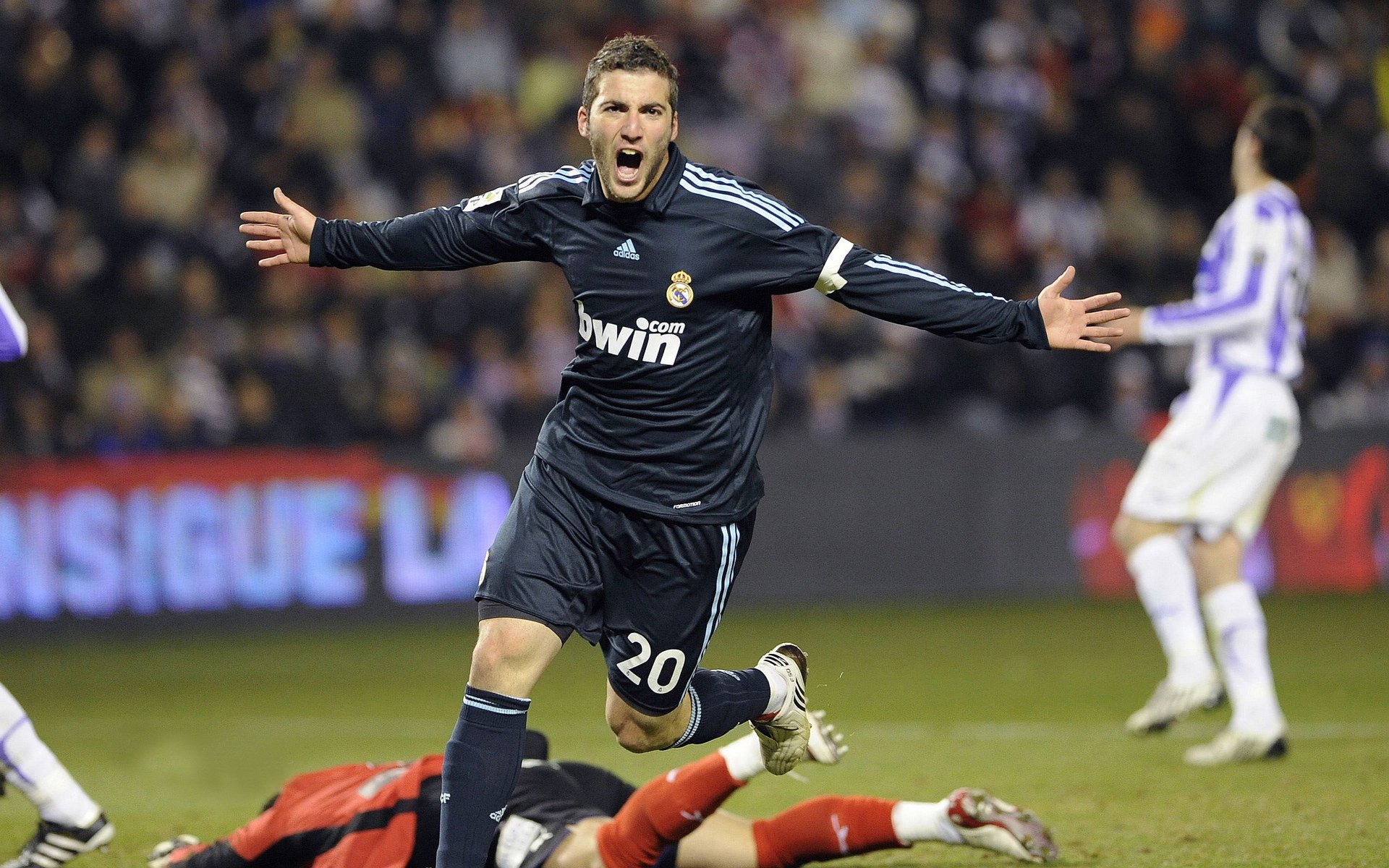 基耶萨个人能力完全展现，比利亚雷亚尔轻取巴拉圭